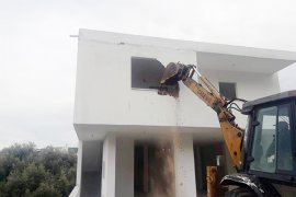 Bodrum'da imara aykırı kaçak binaların yıkımı sürüyor