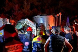 Milas-Yatağan Yolunda Feci Kaza: Süt Toplama Aracı TIR’a Çarptı, 1 Kişi Hayatını Kaybetti
