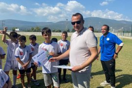 Minik Sporcular Yaz Futbol Okulu’nu Başarıyla Tamamladı