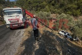 Milas’ta Şarampole Yuvarlanan Araçtan Sürücü Sağ Kurtuldu