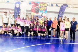 Kadınlar Veteranlar Voleybol Turnuvası’nda Milas Erginspor 1. oldu.