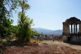 Başkan Topuz, Gümüşkesen Mezar Anıtı’ndaki Çalışmaları İnceledi