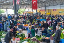 Kışlık sebzeler, pazarda  tüketiciyle buluştu