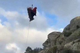 Dağlık Arazide Yaralanan Yürüyüşçü Jandarma Helikopteriyle Tahliye Edildi