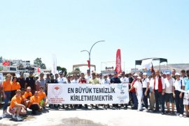 Güvercinlik koylarında  7 ton atık toplandı