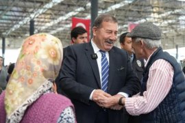 Başkan Topuz Bugünkü Mesaisine Salı Pazarını Ziyaret Ederek Başladı