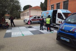 Milas İlçe Jandarma Komutanlığı trafik timleri  bilinçlendirme faaliyetlerini sürdürüyor