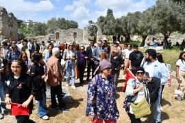 Turizm Haftası Kutlamaları Hermias ile Yunus Efsanesi Işığında Tarihi Şehirde Sona Erdi