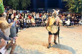 Kostümler giyildi, maskeler takıldı…