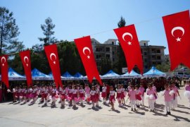 İlköğretim Haftası’nda Protokole Miniklerden Büyük İlgi