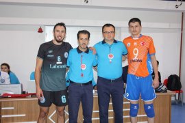 Voleybolculalrmız Beşinci Galibiyetlerini Aldı