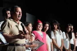 Minik Oyuncular Sahneyi ‘Gümbür Gümbür’ Salladı