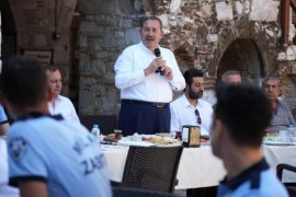 Başkan Topuz, Zabıta Ekibiyle Kahvaltıda Buluşarak Haftalarını Kutladı