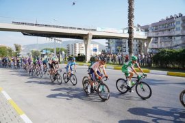 Milas’tan Bayraklar ve Alkışlarla Geçtiler