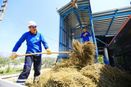 Büyükşehir’in distilasyon tesisi üreticiye kazandırıyor