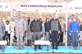 Çamovalı Mahallesi'nde Fidanlar ve Tohumlar Toprakla Buluştu