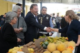 Başkan Topuz Bugünkü Mesaisine Salı Pazarını Ziyaret Ederek Başladı