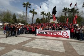 Cumhuriyet ve Demokrasi Vurgusuyla İşçiler Alanlara Çıktı