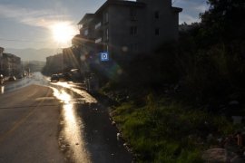 Depo Taştı, Tonlarca Su Caddeye Akıyor!