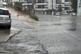 Milas Sağanak Yağışa Teslim Oldu: Trafik Durma Noktasına Geldi
