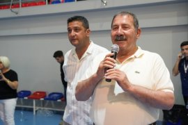 Babalar Günü’nde Coşkulu Voleybol Ve Basketbol Maçı