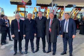 TBB’den Milas Belediyesi’ne Paletli Ekskavatör Hibesi