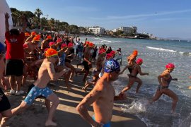 Milaslı Otizmli Gençlerden Kuşadası Açık Su Yüzme Yarışında Büyük Başarı
