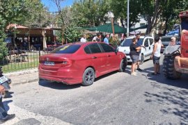 İş Makinesi 7 Araca Çarptı, Şans Eseri Yaralanan Olmadı