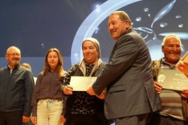 Milaslı Üreticilerden Zeytinyağında Büyük Başarı: TARİŞ’e Çifte Ödül!