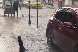 Milas Sağanak Yağışa Teslim Oldu: Trafik Durma Noktasına Geldi