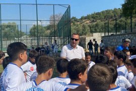 Minik Sporcular Yaz Futbol Okulu’nu Başarıyla Tamamladı