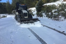 Milas’ta karla mücadele:   EKİPLER SEFERBER OLDU