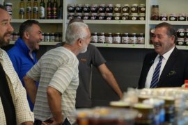 Başkan Topuz Bugünkü Mesaisine Salı Pazarını Ziyaret Ederek Başladı