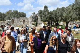 Turizm Haftası Kutlamaları Hermias ile Yunus Efsanesi Işığında Tarihi Şehirde Sona Erdi