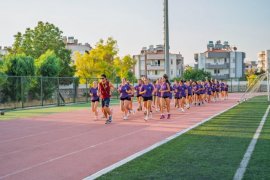 Voleybolun Genç Yetenekleri Stadyumda Ter Döktü