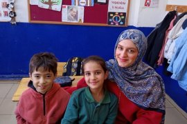 Lise Öğrencilerinden İlkokulu Öğrencilerine Kitap Desteği