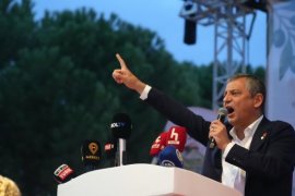 ‘Toprağımızı Vermiyoruz’ Mitinginde Özgür Özel’den Anayasa Mahkemesi’ne Çağrı