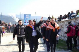 Pehlivan Develer Arenada Kozlarını Paylaştı