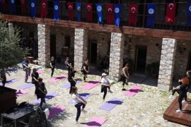 RİTMİK SPOR FESTİVALİ İLE KADINLAR SPORLA BULUŞTU