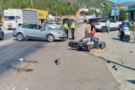 Motosiklet ile Otomobil Çarpıştı: 2 Yaralı