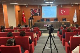 Ekran kullanımı ile siber zorbalığın etkileri ele alındı