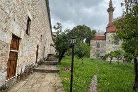 Milas’ta Yıllardır Süren Sorun Çözüldü: Cami ve Okul Duvarı Yenilendi