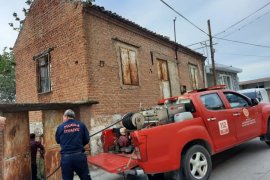 Metruk binadaki yangın, mahallede paniğe neden oldu