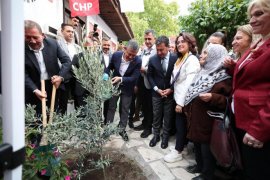 ‘Toprağımızı Vermiyoruz’ Mitinginde Özgür Özel’den Anayasa Mahkemesi’ne Çağrı