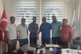 “Profesyonel futbolcularımız formamız ve armamız altında”