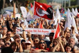 ‘Toprağımızı Vermiyoruz’ Mitinginde Özgür Özel’den Anayasa Mahkemesi’ne Çağrı