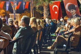 BOĞAZİÇİ’NDE ŞİİR VE MÜZİK EŞLİĞİNDE SANAT DOLU BİR AKŞAM YAŞANDI