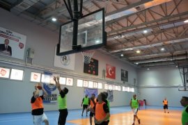 Babalar Günü’nde Coşkulu Voleybol Ve Basketbol Maçı
