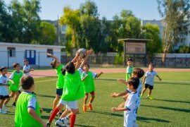 Minikler Yaz Tatilini Futbol ile Değerlendirdiriyor