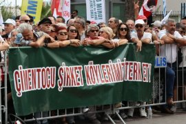 ‘Toprağımızı Vermiyoruz’ Mitinginde Özgür Özel’den Anayasa Mahkemesi’ne Çağrı